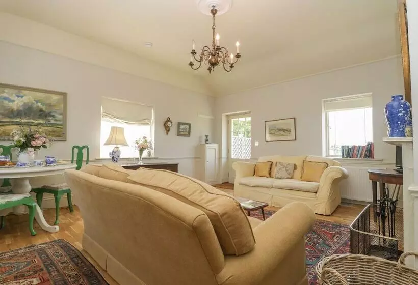 Mappowder Cottage