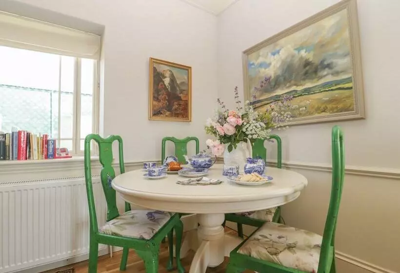 Mappowder Cottage