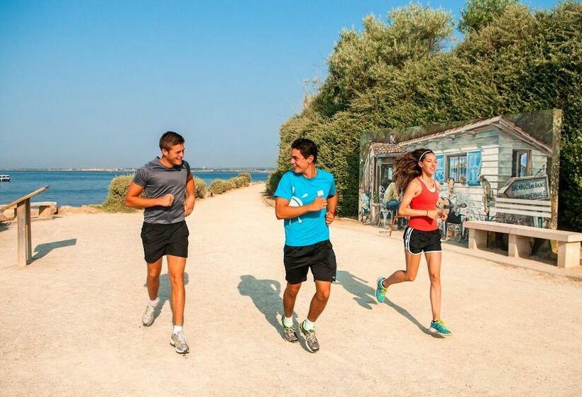 Курорт Village Vacances Lo Solehau