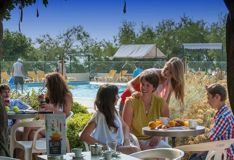 Курорт Village Vacances Lo Solehau