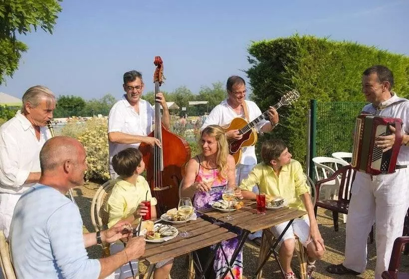 リゾートホテル Village Vacances Lo Solehau