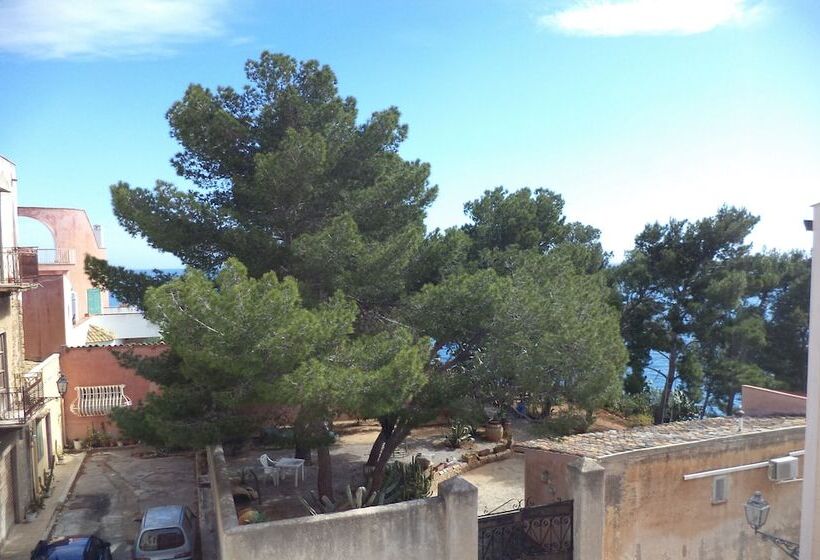 مبيت وإفطار La Caletta