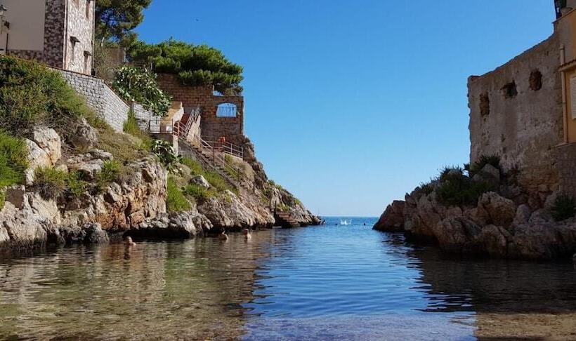 مبيت وإفطار La Caletta