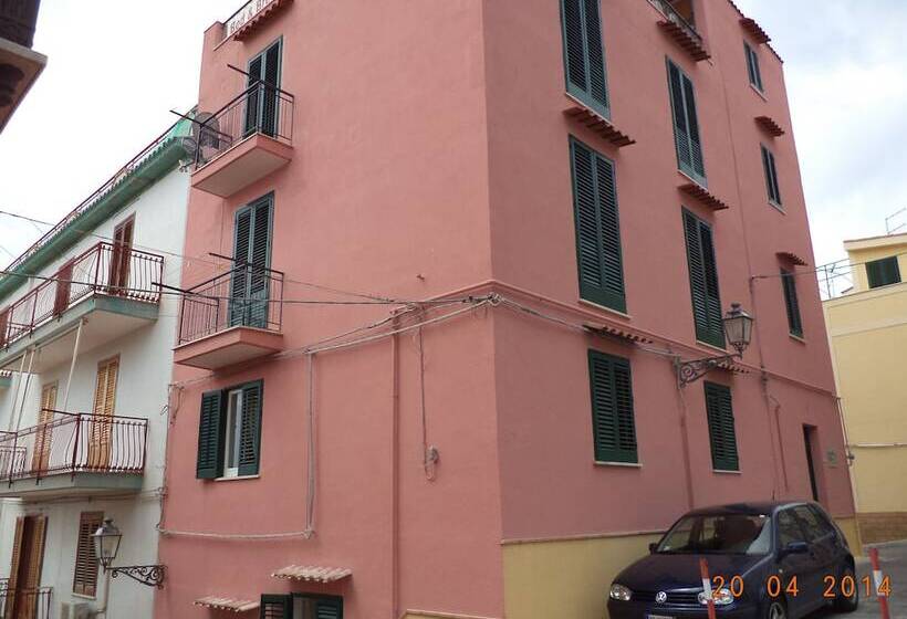 مبيت وإفطار La Caletta