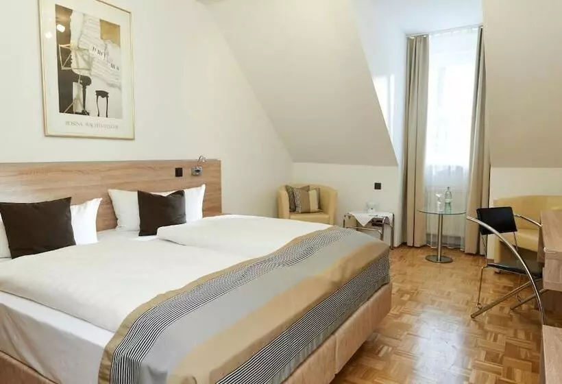 Hotel Müller Café & Wein   Mondholz