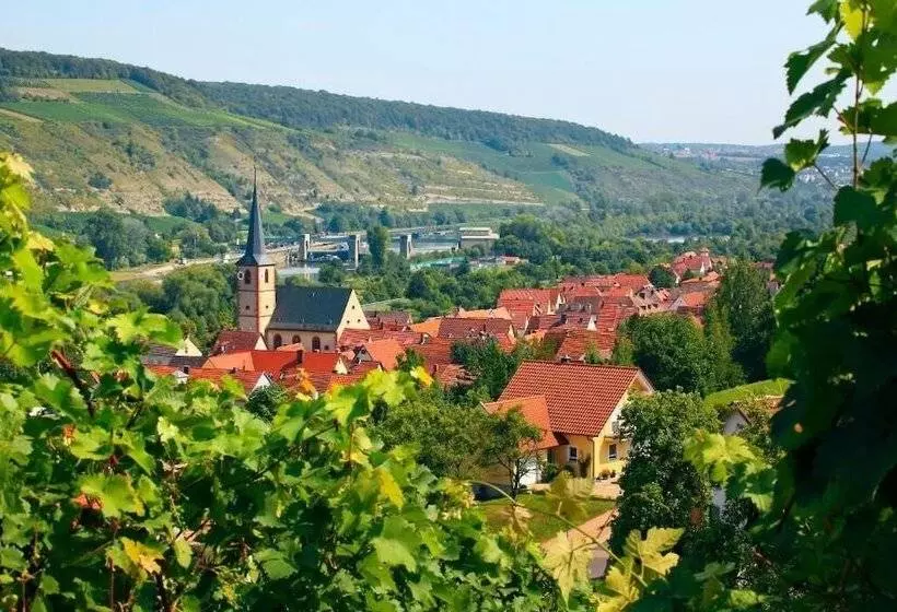 Hotel Müller Café & Wein   Mondholz