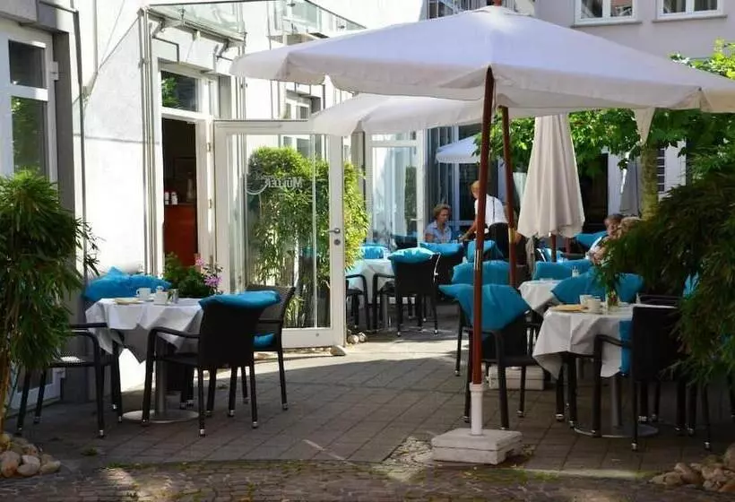 Hotel Müller Café & Wein   Mondholz