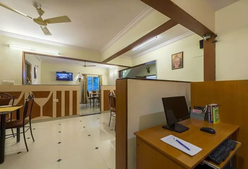 Hotel Raj Comforts   Golf View