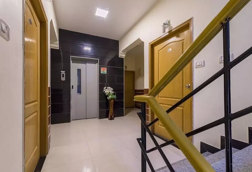 Hotel Raj Comforts   Golf View