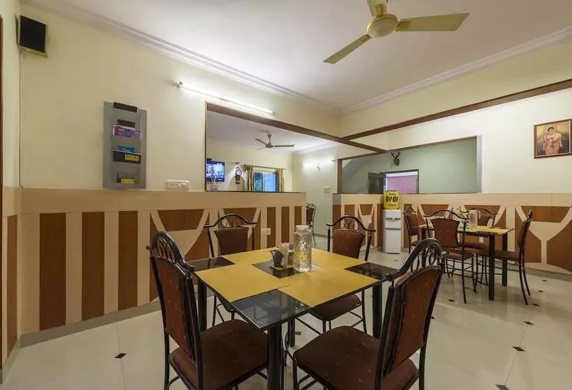 Hotel Raj Comforts   Golf View