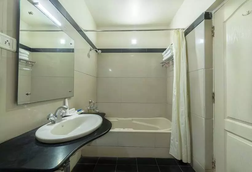 Hotel Raj Comforts   Golf View