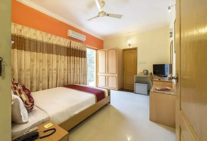 Hotel Raj Comforts   Golf View