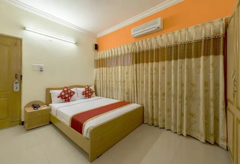 Hotel Raj Comforts   Golf View