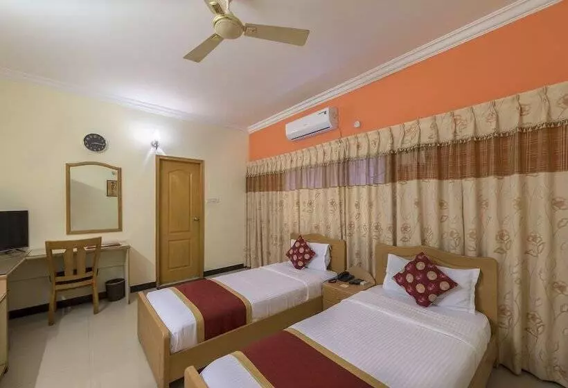 Hotel Raj Comforts   Golf View