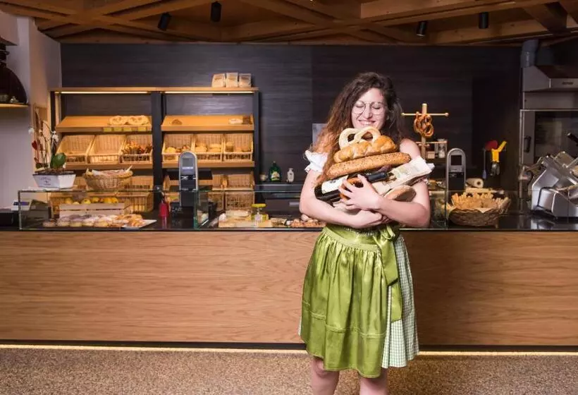 Отель Historic Guesthouse Bircher B&b Apartments By Sterzing