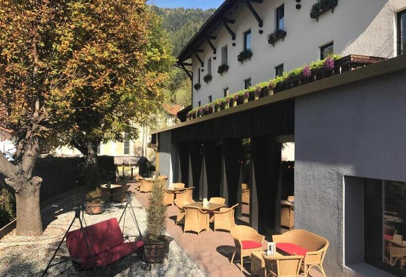 Отель Historic Guesthouse Bircher B&b Apartments By Sterzing