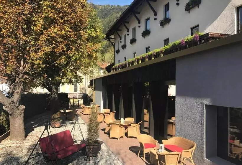 Отель Historic Guesthouse Bircher B&b Apartments By Sterzing