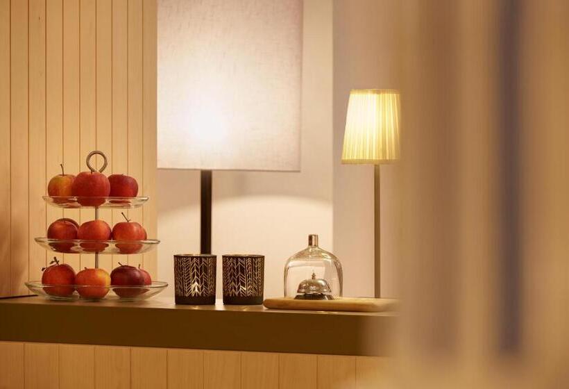 Отель Historic Guesthouse Bircher B&b Apartments By Sterzing