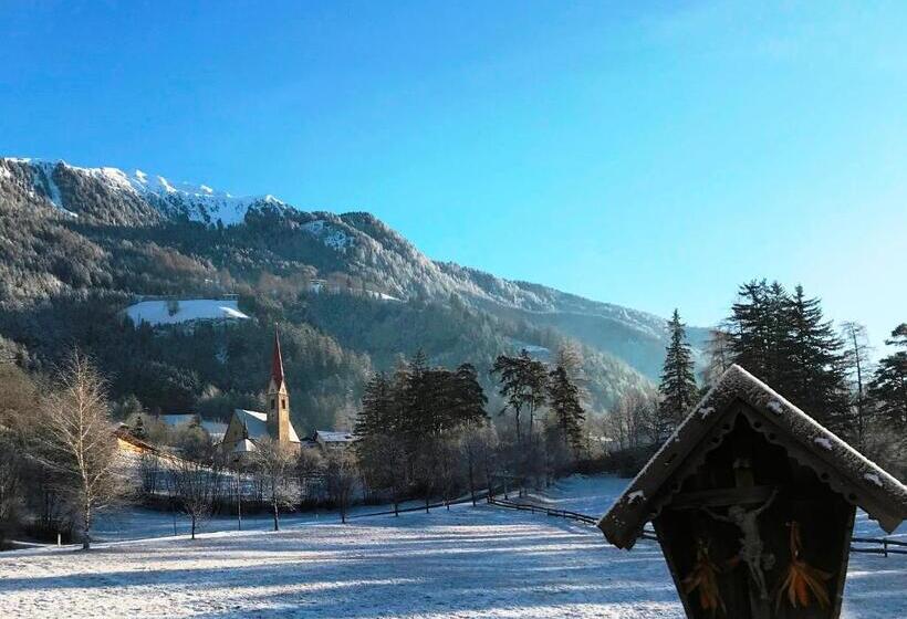 Отель Historic Guesthouse Bircher B&b Apartments By Sterzing