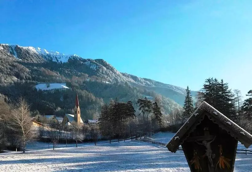 Отель Historic Guesthouse Bircher B&b Apartments By Sterzing