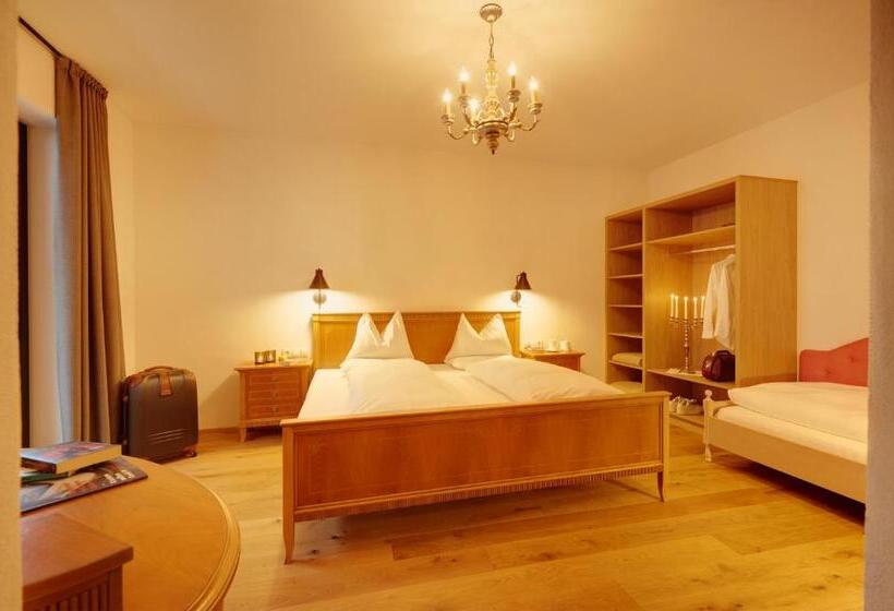 Отель Historic Guesthouse Bircher B&b Apartments By Sterzing