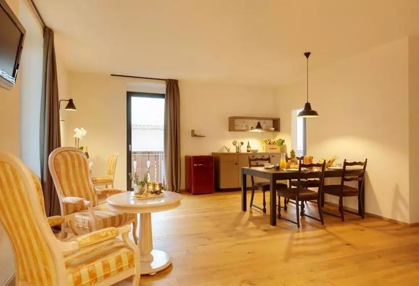 Отель Historic Guesthouse Bircher B&b Apartments By Sterzing