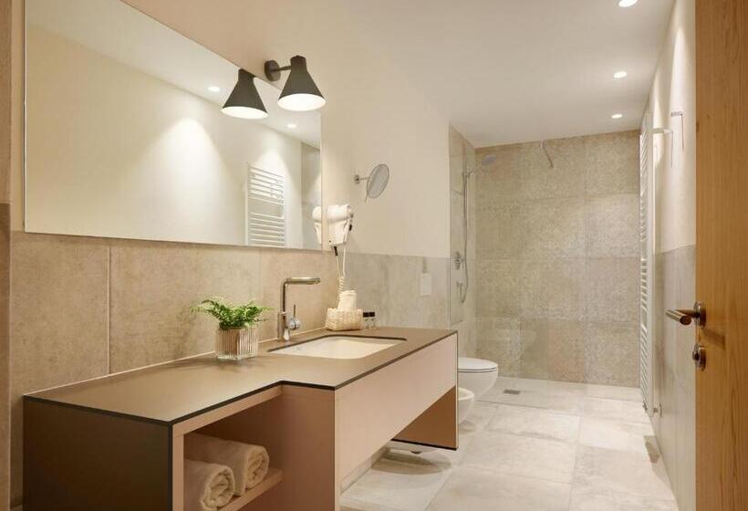 Отель Historic Guesthouse Bircher B&b Apartments By Sterzing