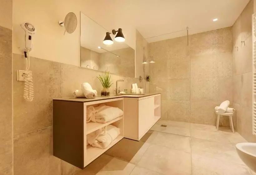 Отель Historic Guesthouse Bircher B&b Apartments By Sterzing