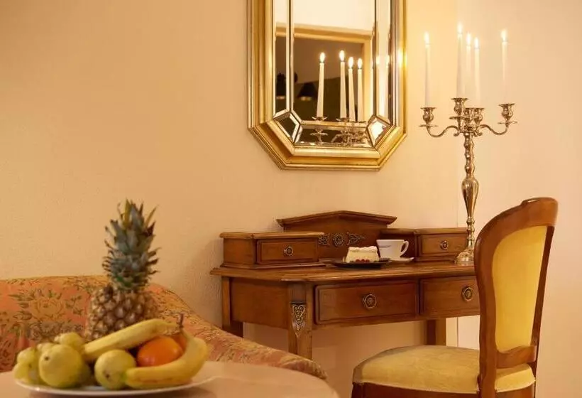 Отель Historic Guesthouse Bircher B&b Apartments By Sterzing