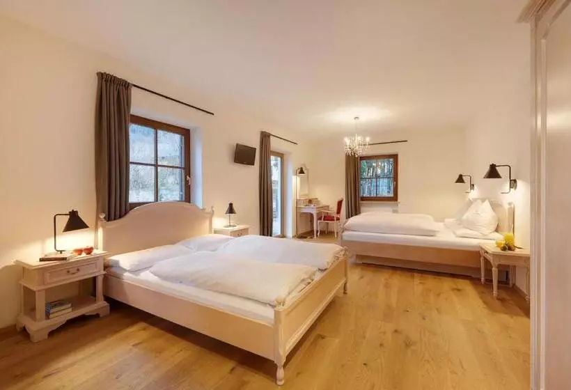 Отель Historic Guesthouse Bircher B&b Apartments By Sterzing