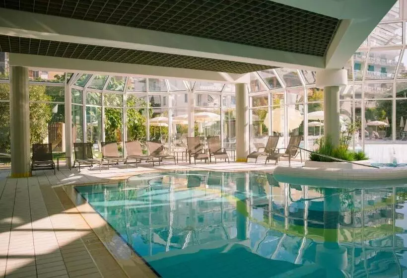 בית מלון כפרי Savoy