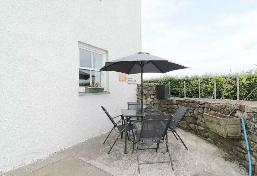 1 Park Nook Close