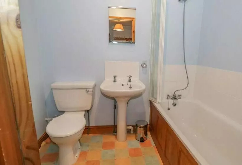 1 Park Nook Close