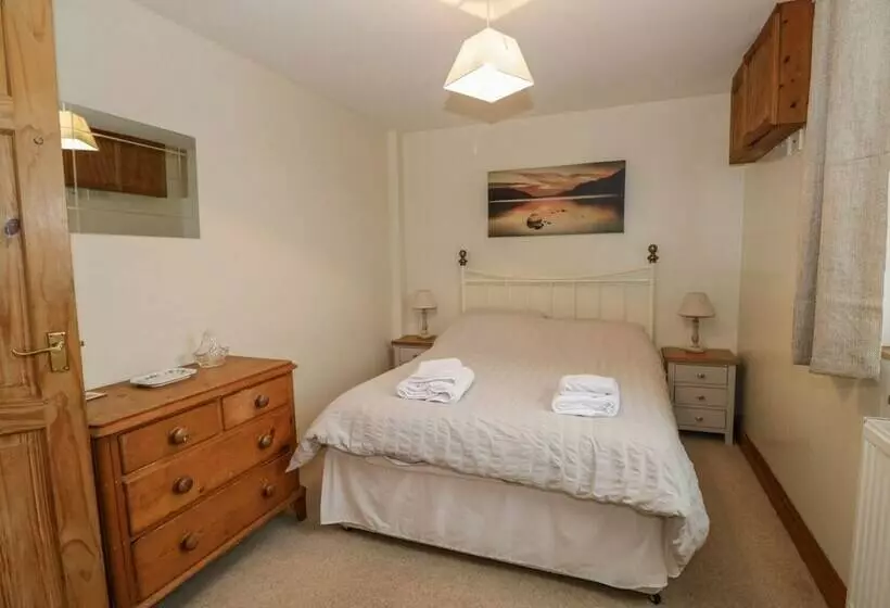 1 Park Nook Close