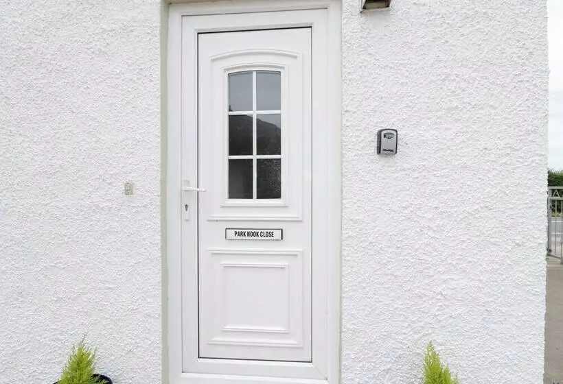 1 Park Nook Close