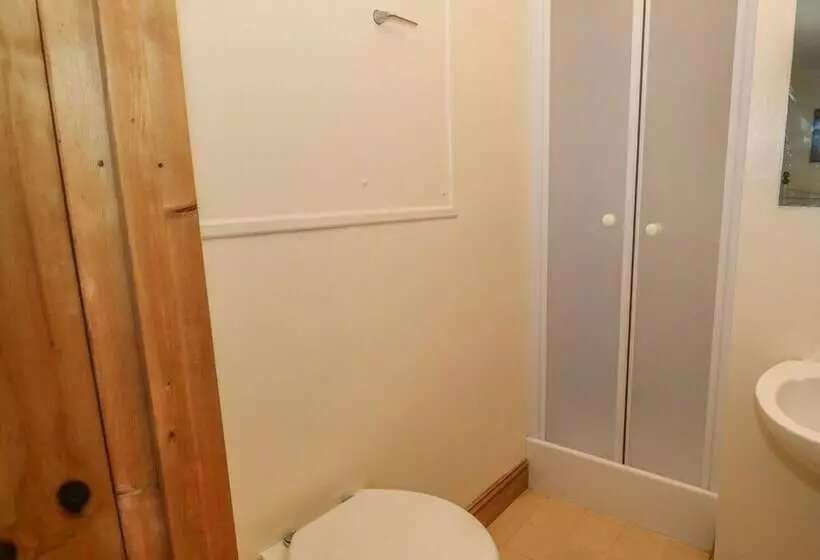 1 Park Nook Close