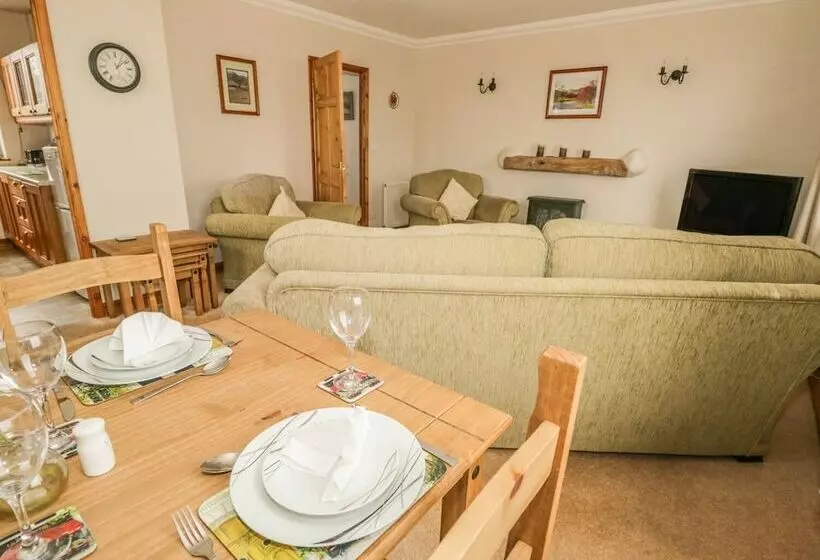 1 Park Nook Close