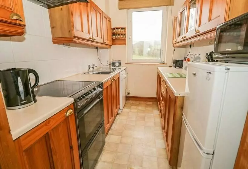 1 Park Nook Close