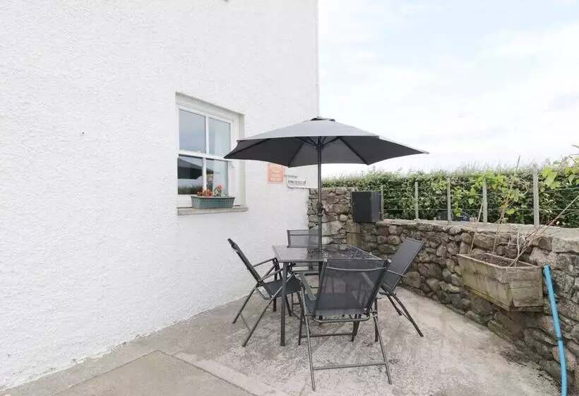 1 Park Nook Close