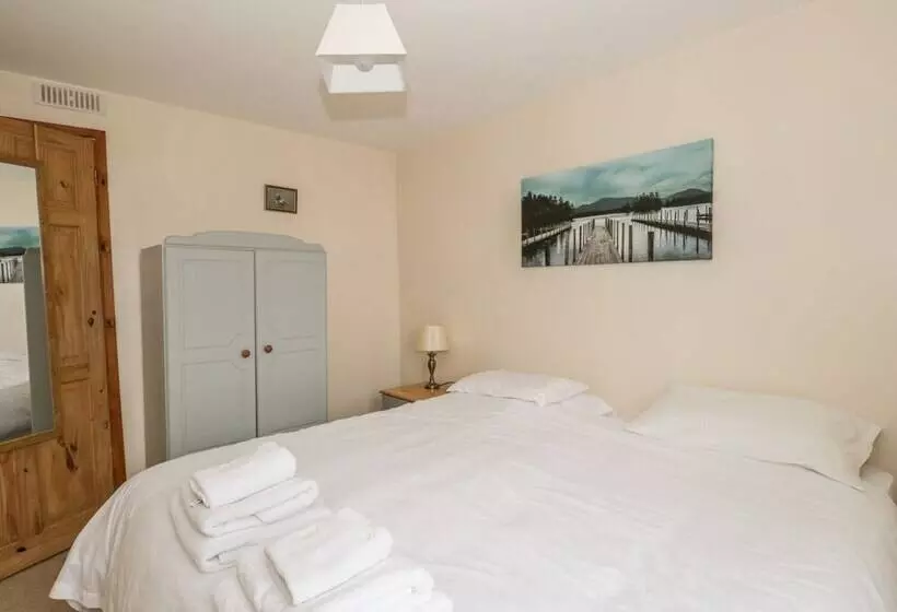 1 Park Nook Close