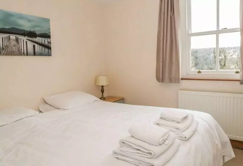 1 Park Nook Close