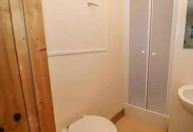 1 Park Nook Close