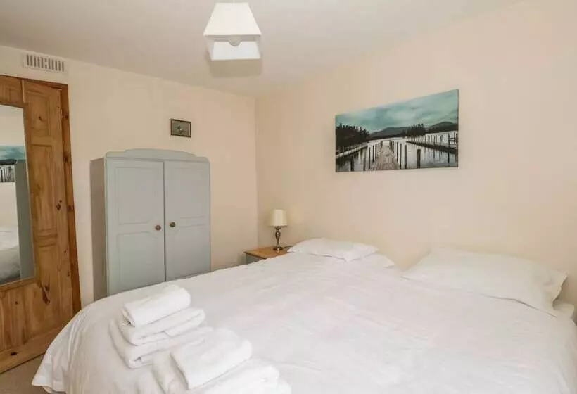 1 Park Nook Close