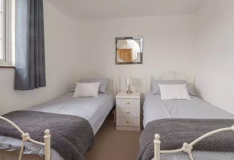 3 Seaview Cottages