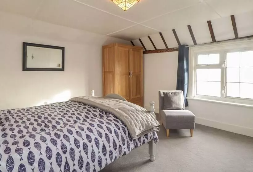 3 Seaview Cottages