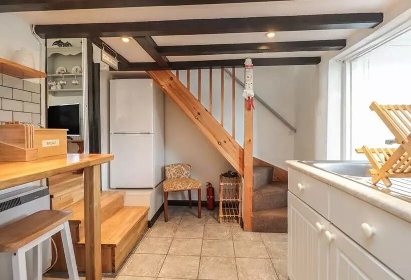 3 Seaview Cottages