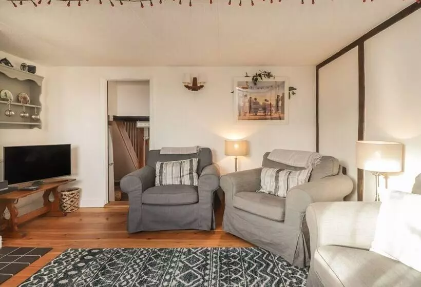 3 Seaview Cottages