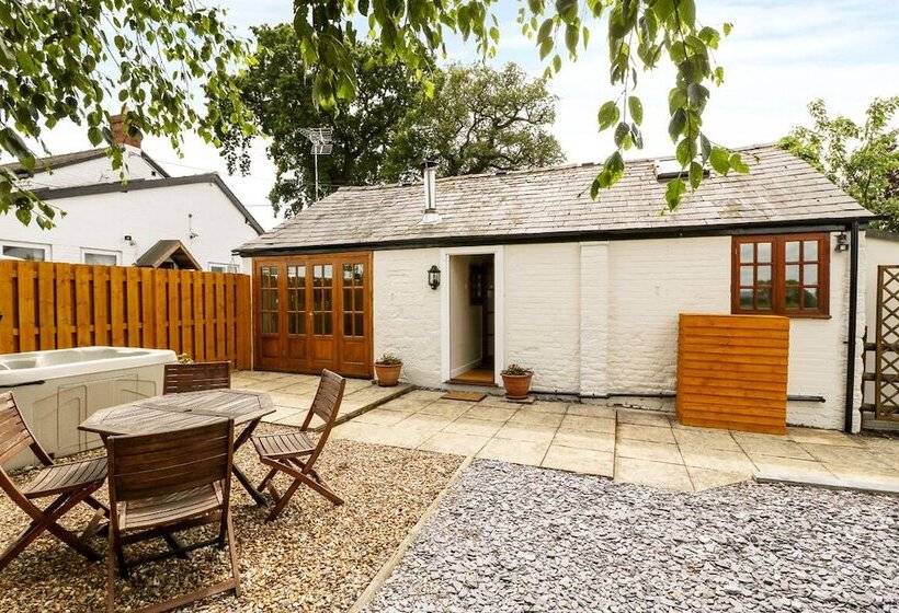 Cheshire Cheese Cottage