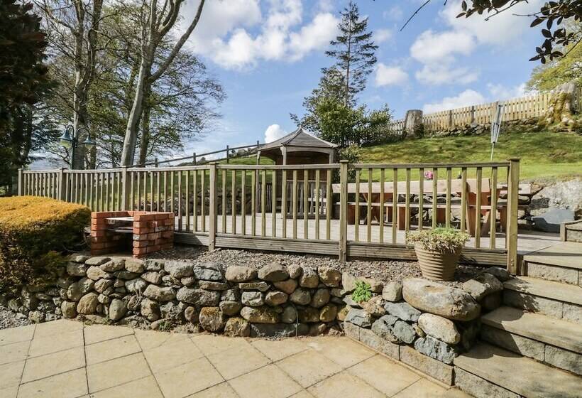 Cyffdy Cottage   Arenig