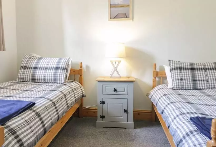 Cyffdy Cottage   Arenig